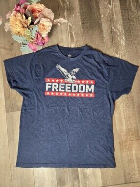 Way to Celebrate! Patriotic Freedom Eagle Graphic Tee Men’s Size XL